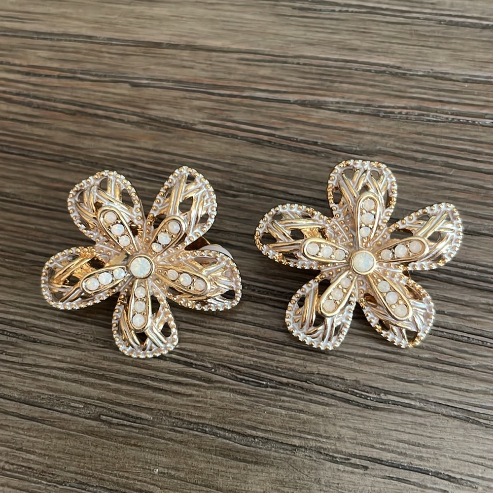 Carolee clip on earrings